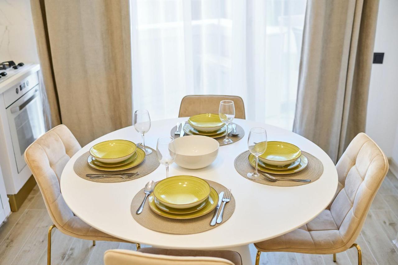 Mg Brothers Apartment In Infinity Beach Resort Mamaia Eksteriør billede